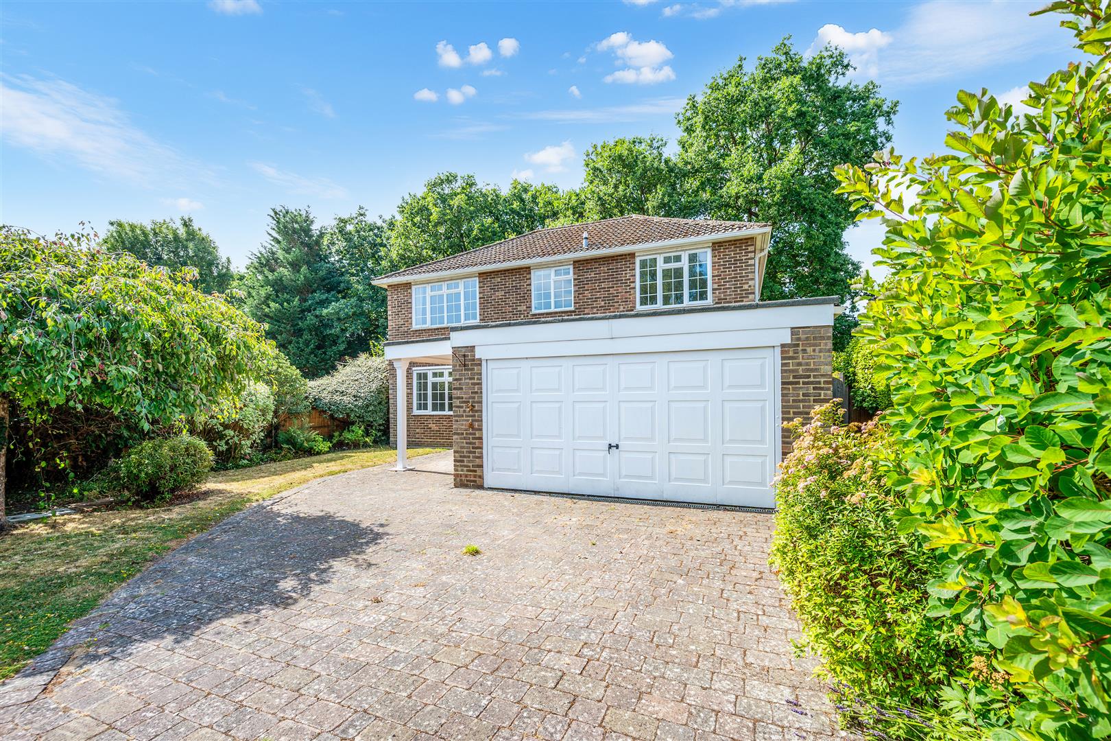 4 bedroom detached house for sale 0