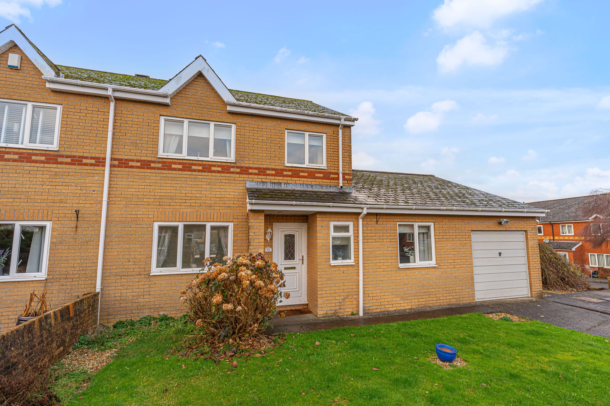 31 Millfield, Treharris photo 4
