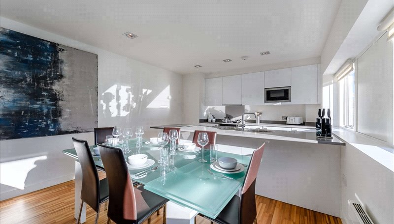 Flat 1B 161, Fulham Road, London photo 4