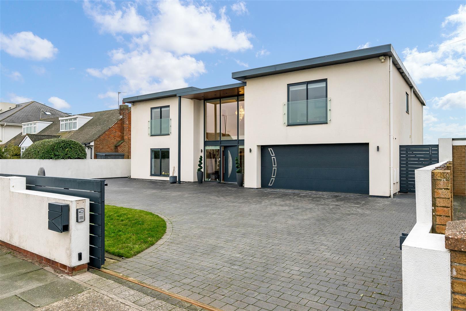 3 bedroom maisonette for sale