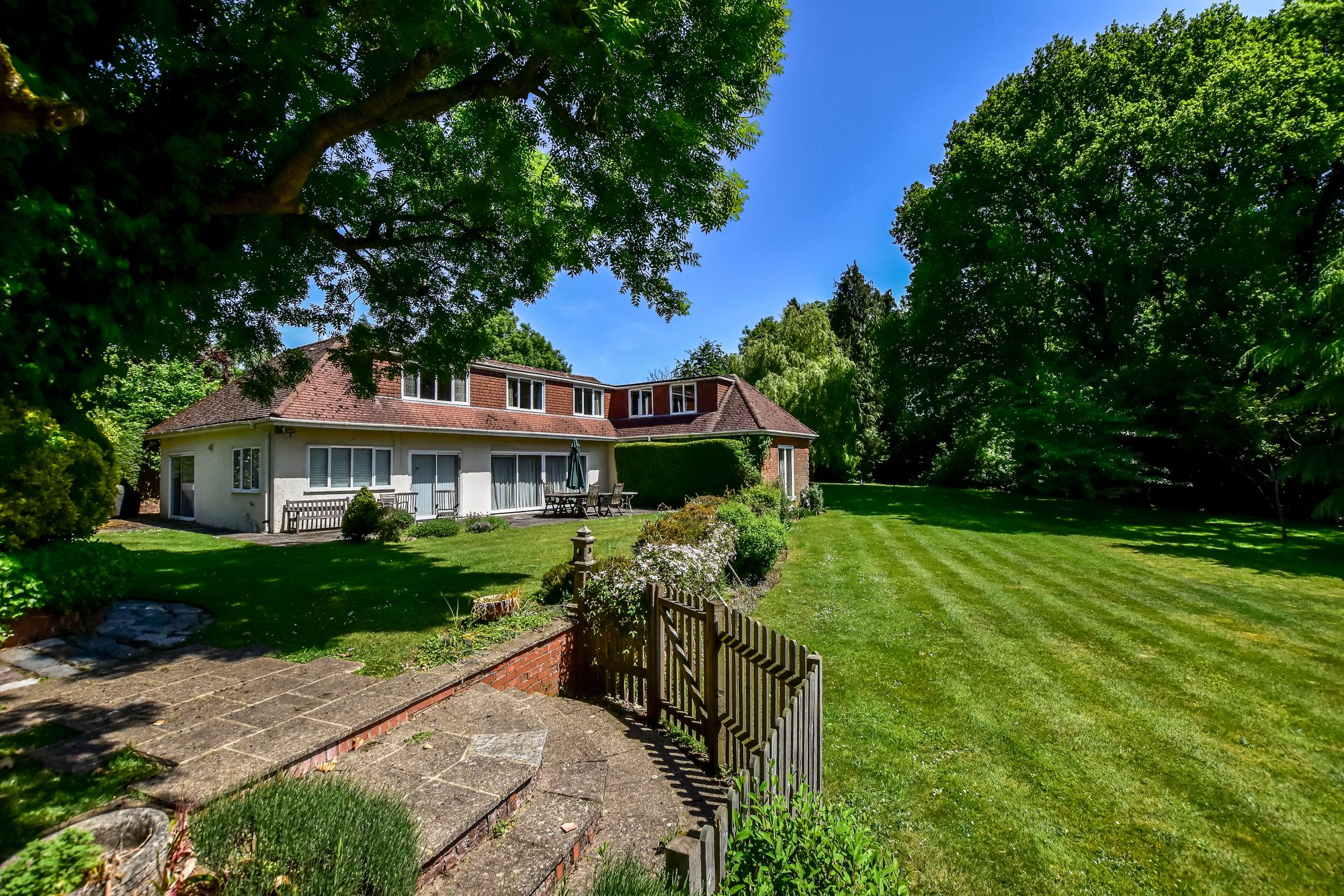 5 bedroom detached house for sale 0