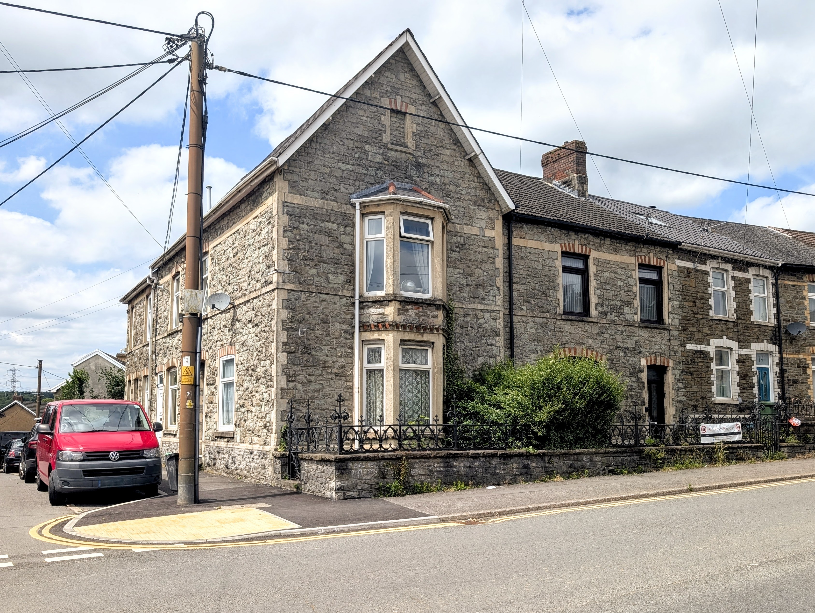 1B, PONTYCLUN photo 2