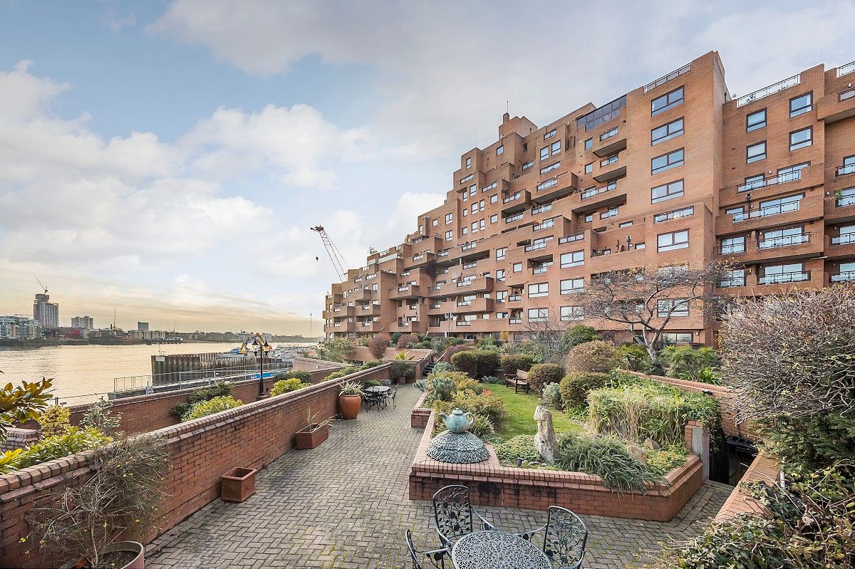 3 bedroom flat for sale 0