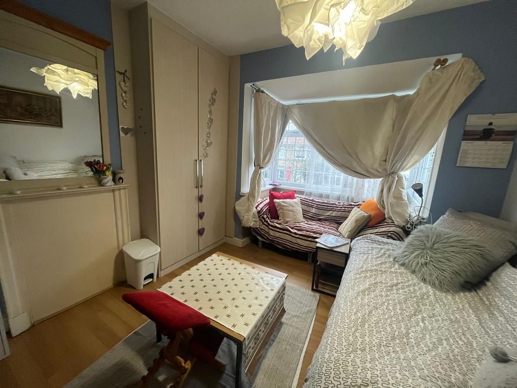 24, The Approach, London photo 5