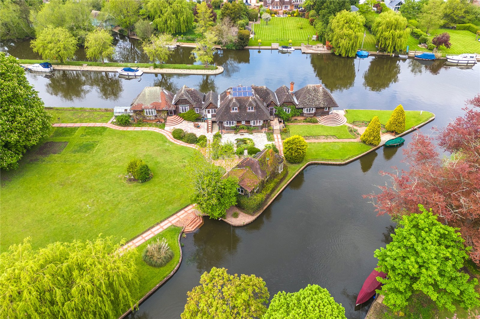 7 bedroom detached house for sale 0