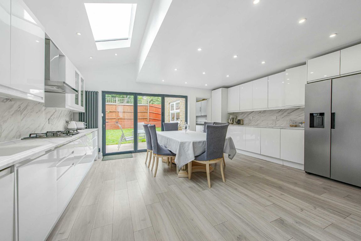 5 bedroom semi-detached house for sale 0