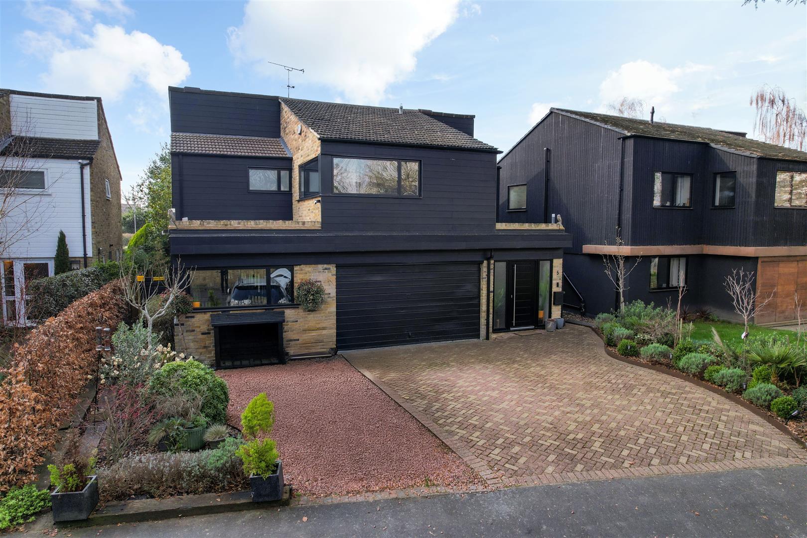 4 bedroom detached house for sale 0