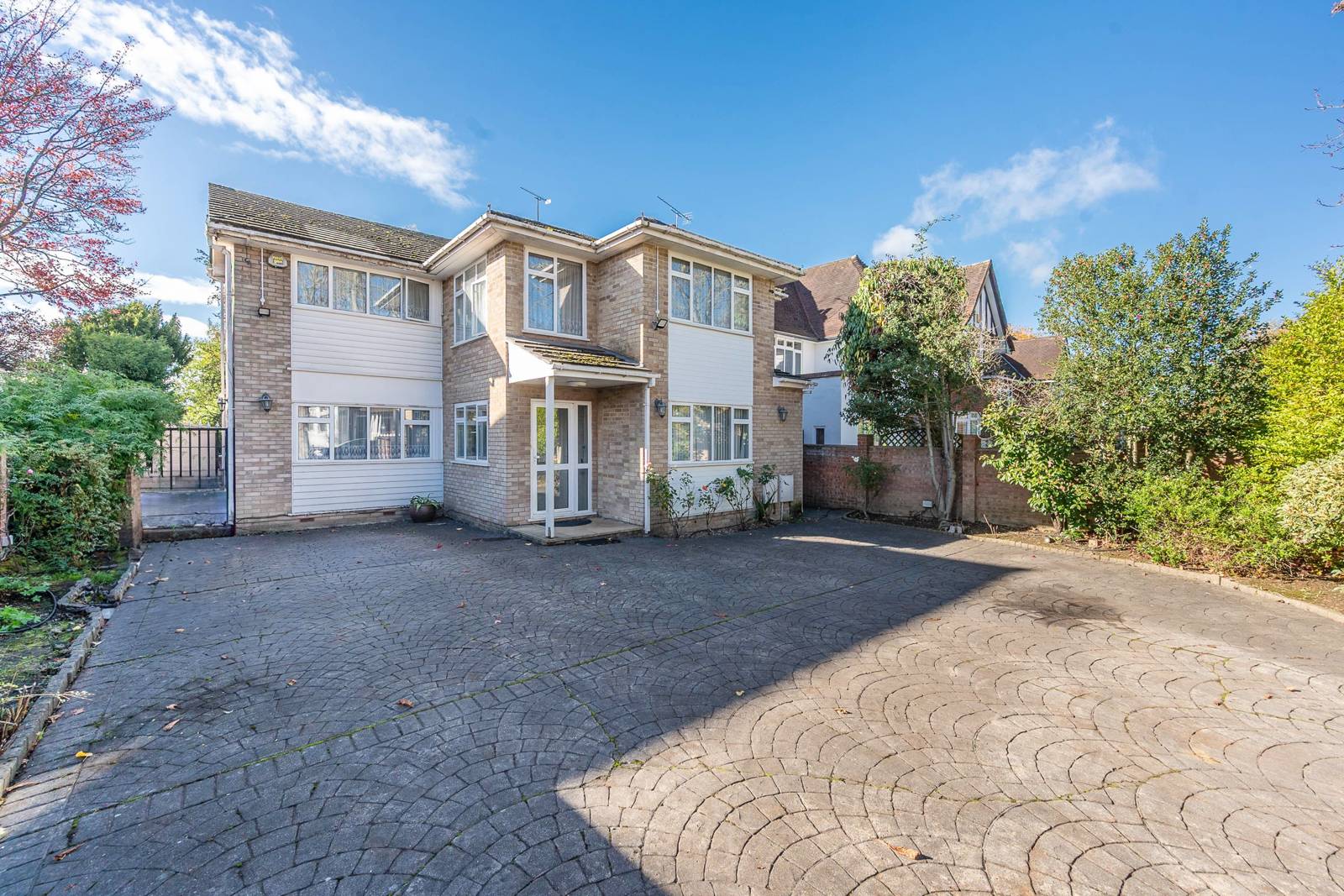 5 bedroom detached house for sale 0