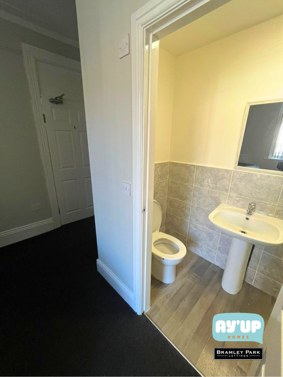 Room 2, 12 St Vincent Avenue, Doncaster photo 4