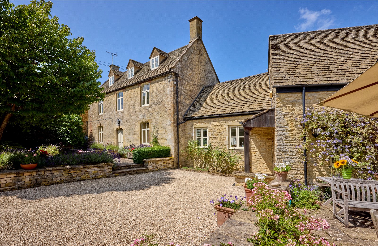 5 bedroom detached house for sale 0