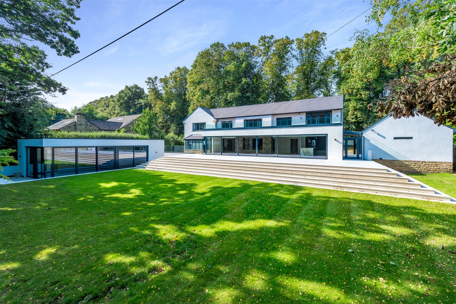 5 bedroom detached house for sale 0