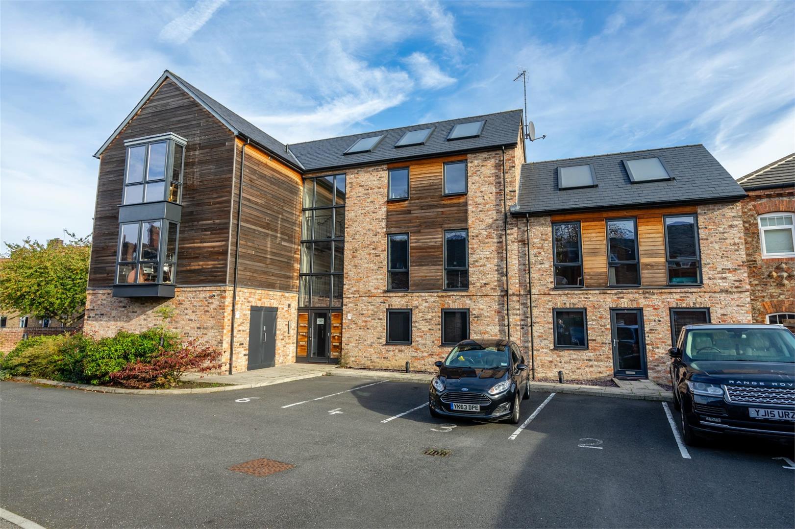 10 bedroom detached house for sale 0