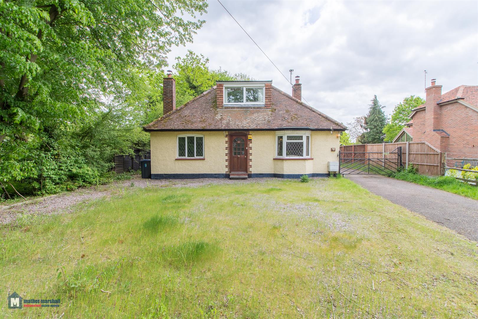 3 bedroom bungalow at 9 Burnham Green Road, Datchworth, SG3 6SE