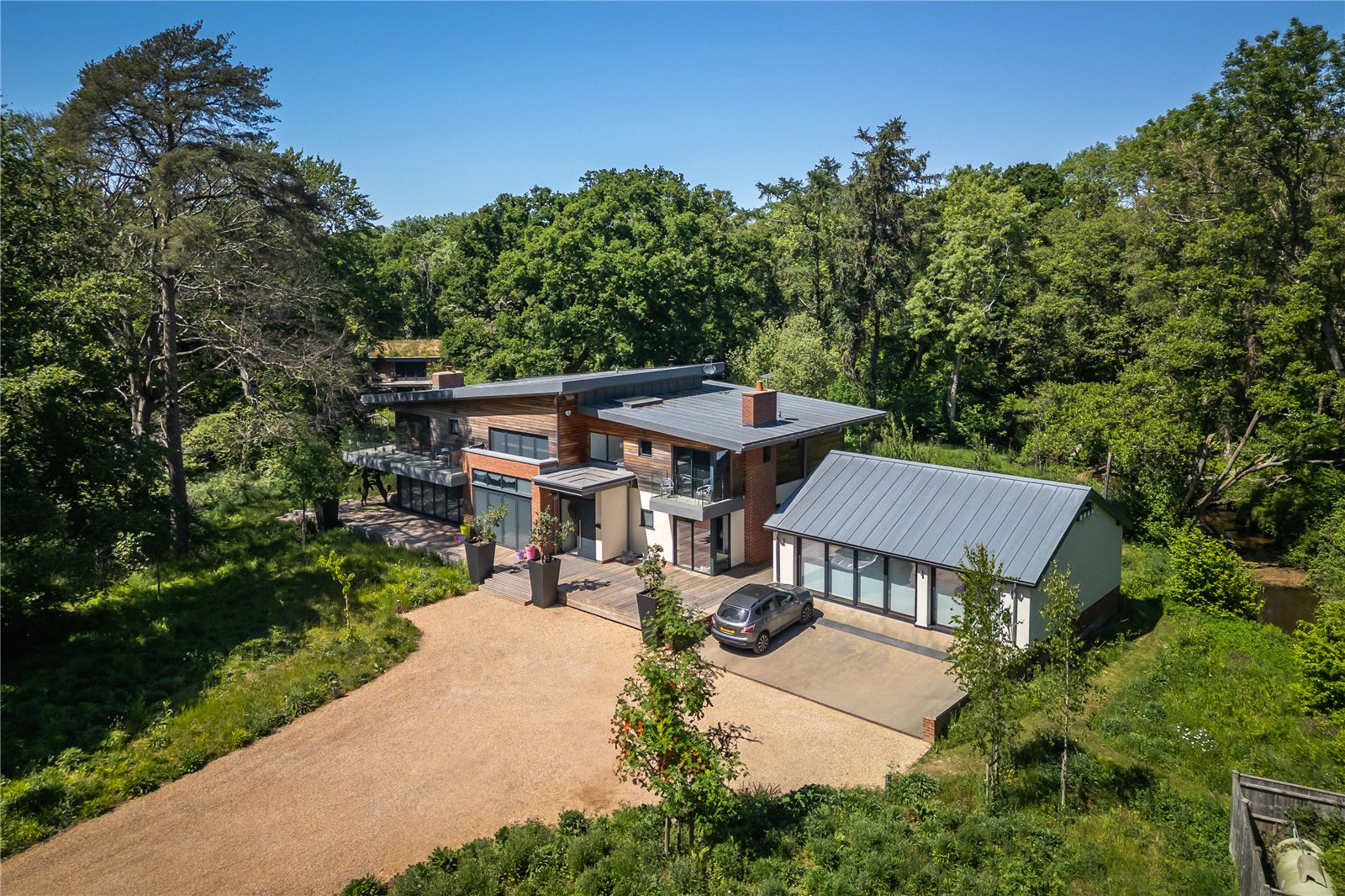 5 bedroom detached house for sale 0