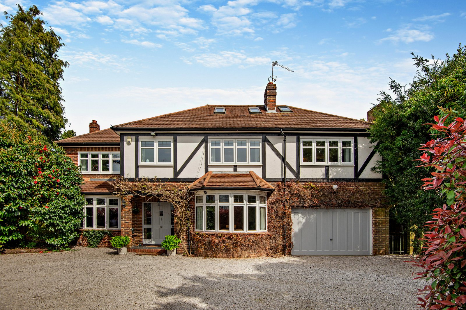 5 bedroom detached house for sale 0