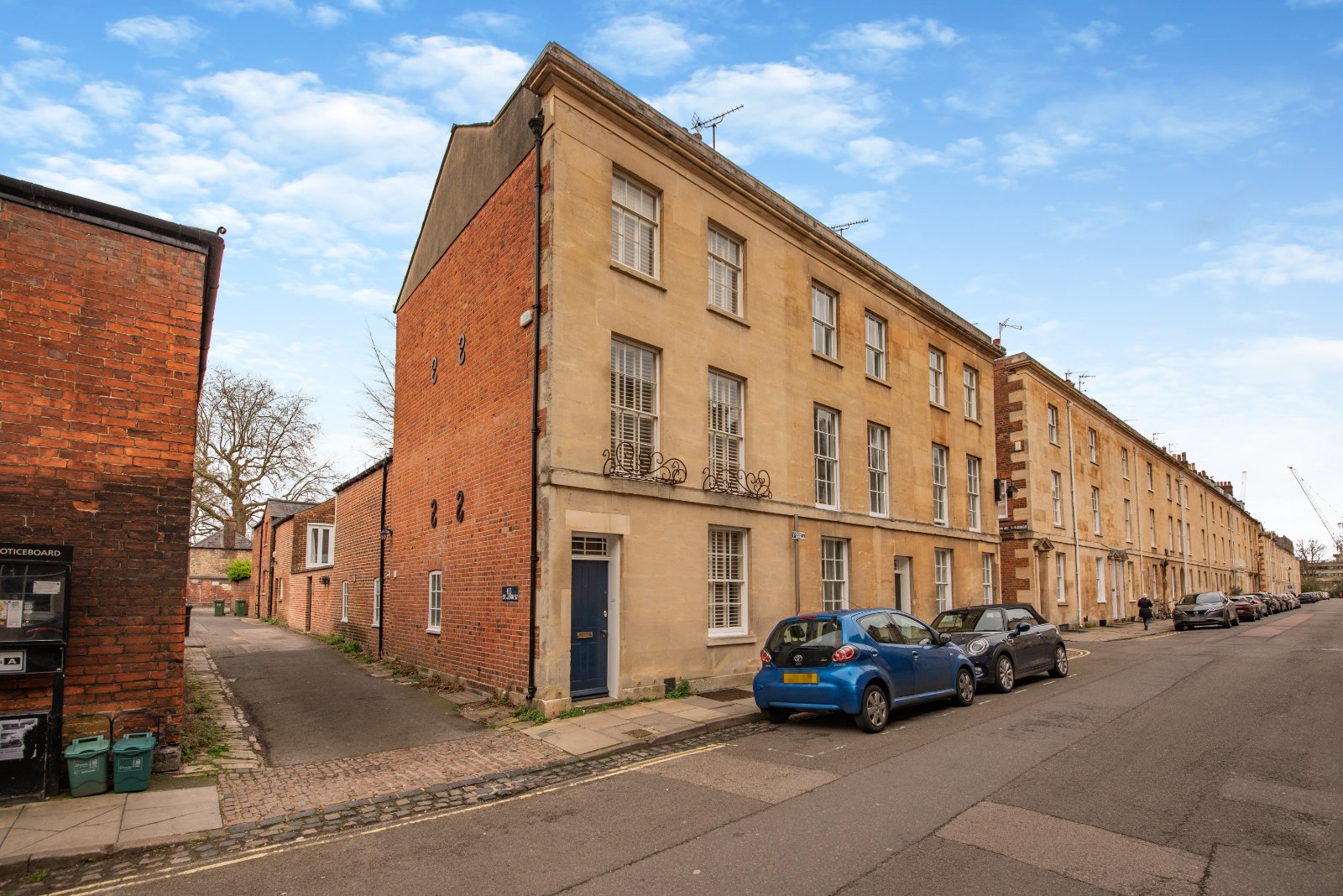 4 bedroom semi-detached house for sale 0