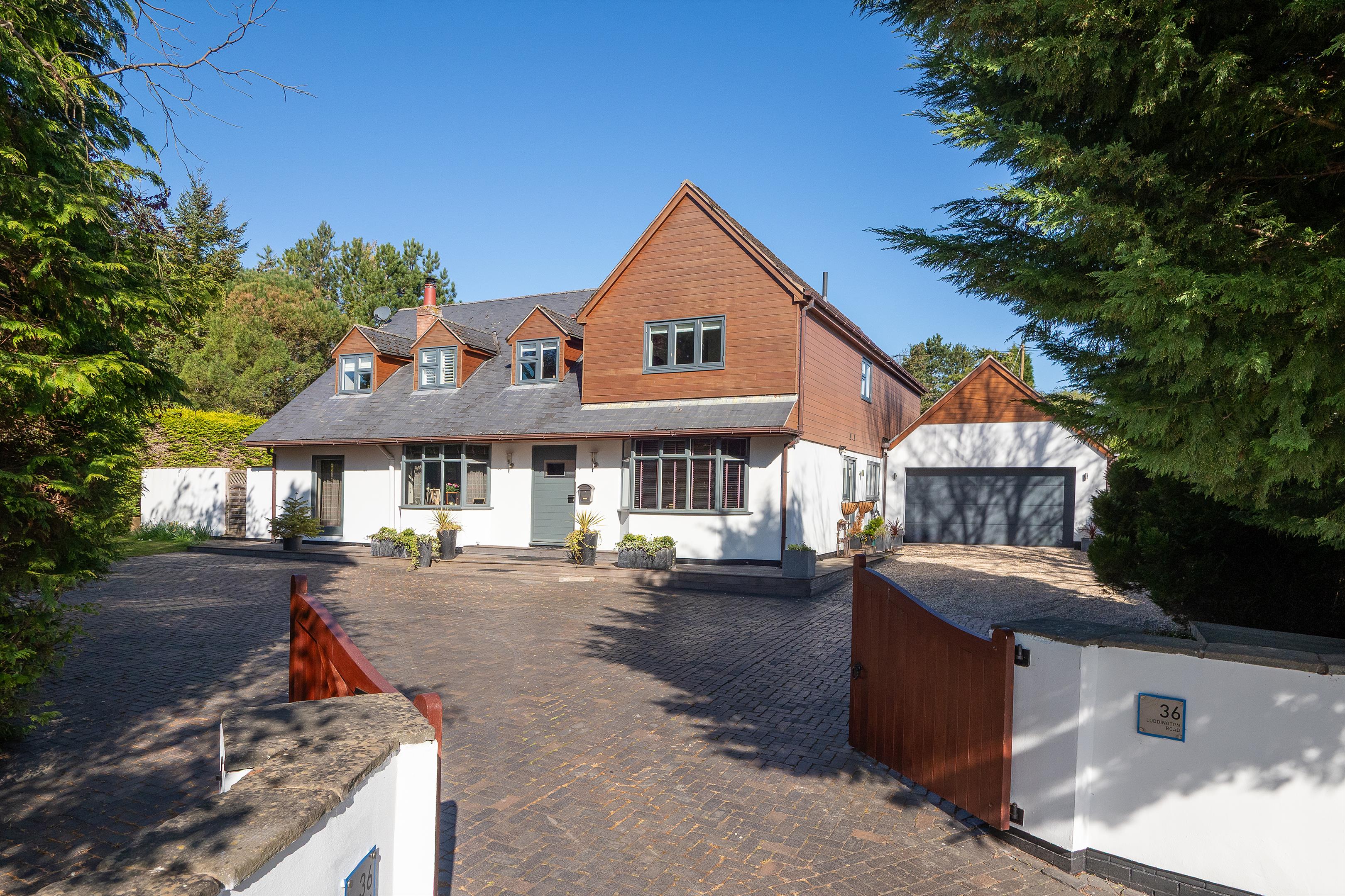 3 bedroom flat for sale