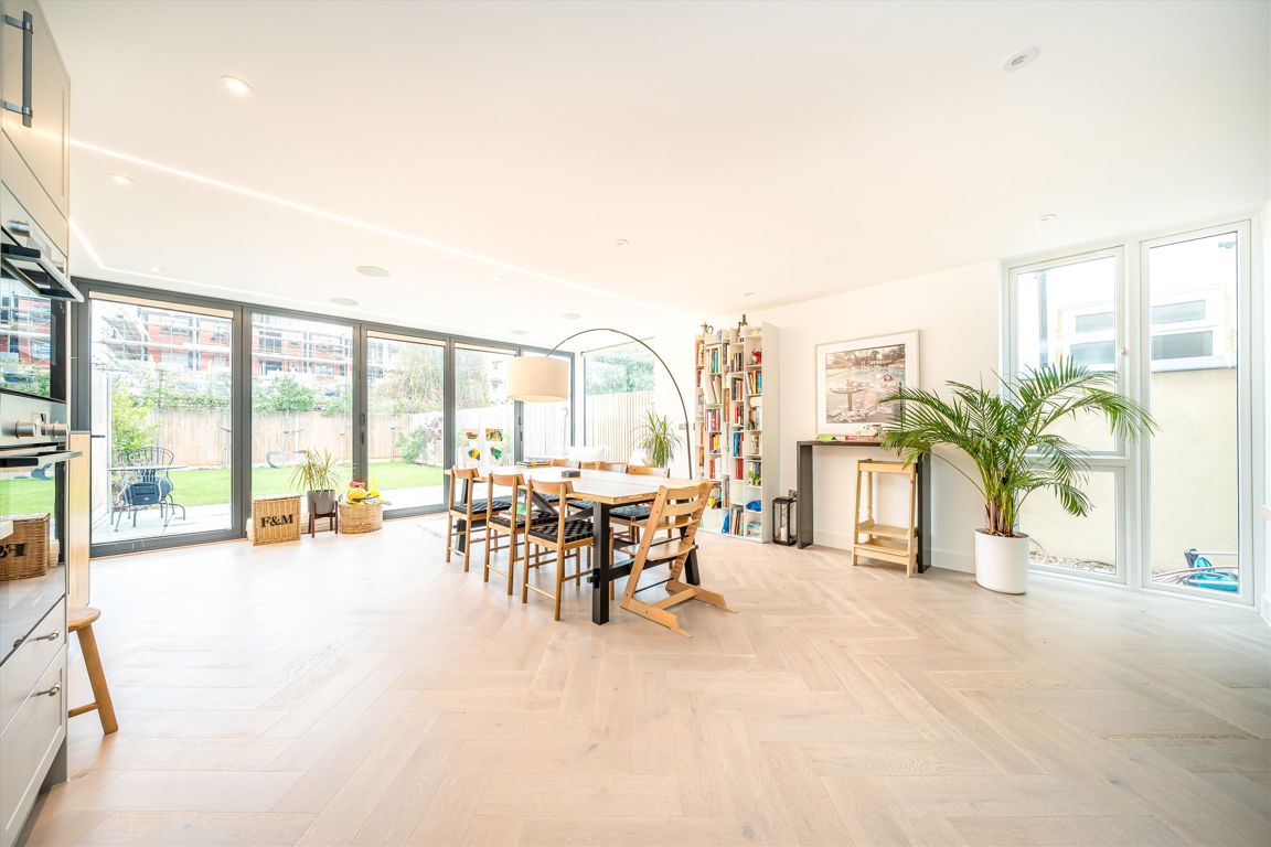 4 bedroom semi-detached house for sale 0