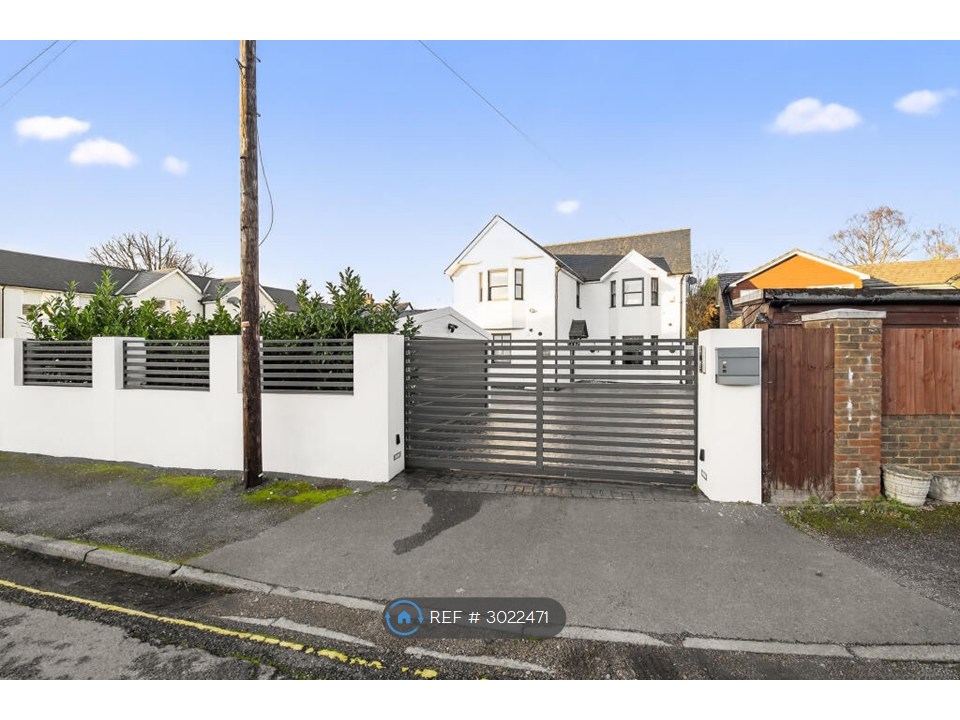 Brier Lea, Lower Kingswood, Tadworth photo 5