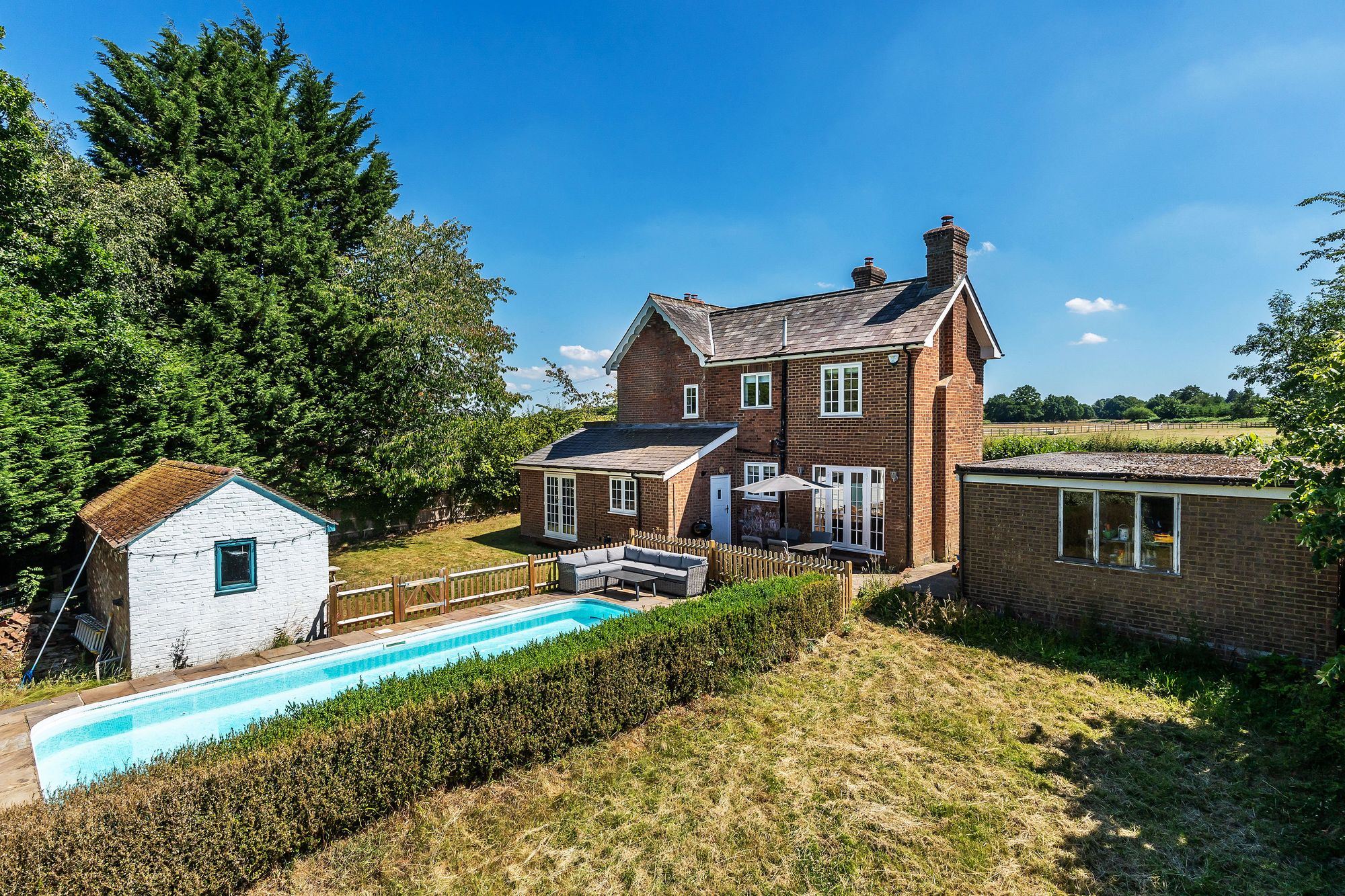 4 bedroom detached house for sale 0