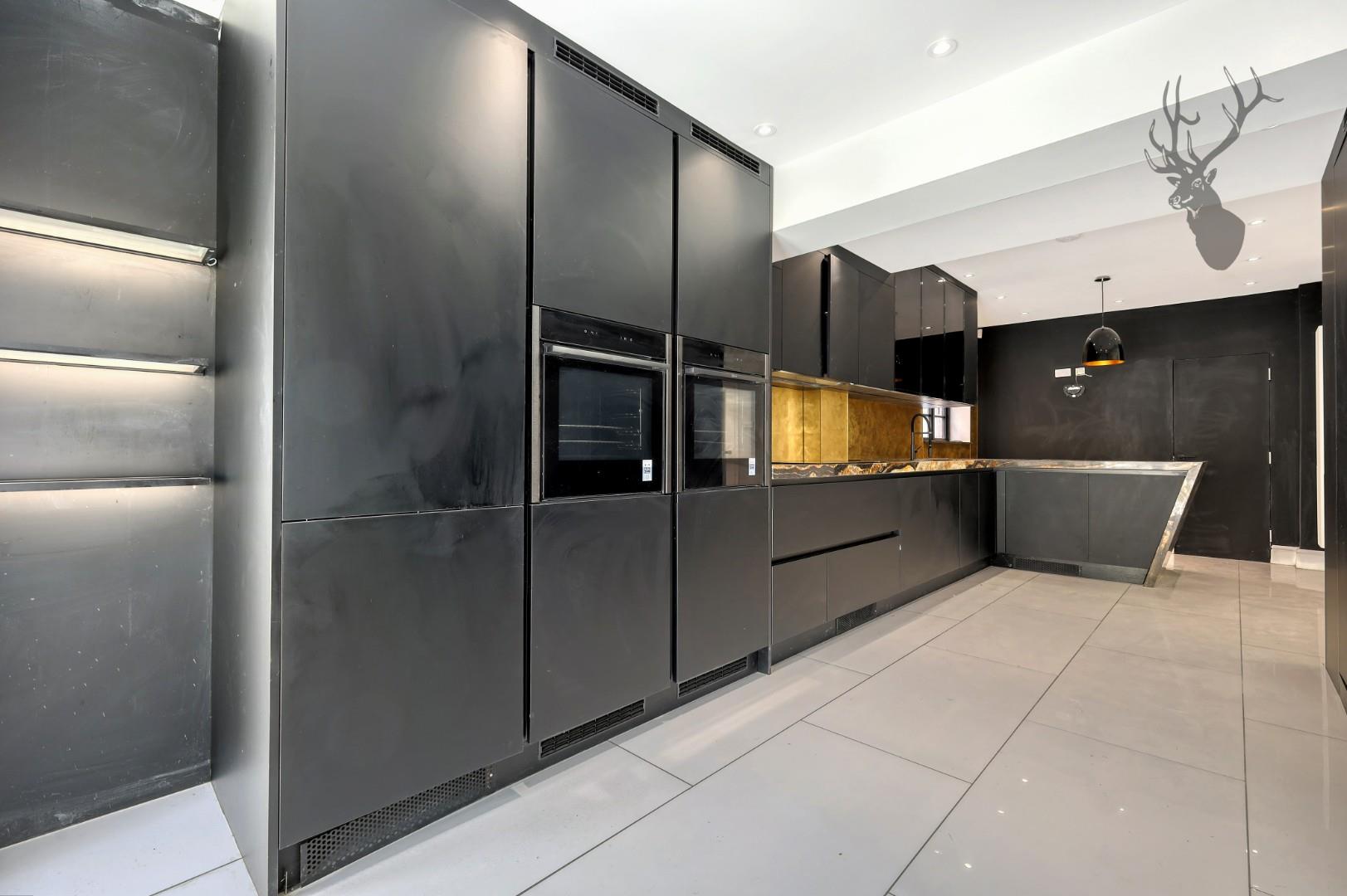 5 bedroom detached house for sale 0