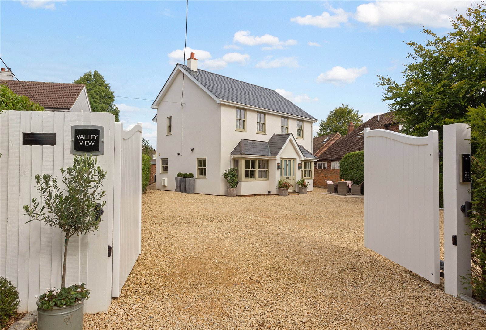 3 bedroom semidetached house for sale in Kingston upon Thames