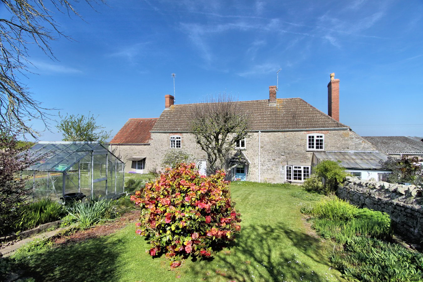 6 bedroom detached house for sale 0