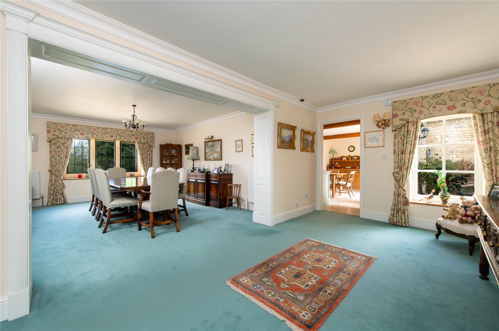 6 bedroom detached house for sale 0