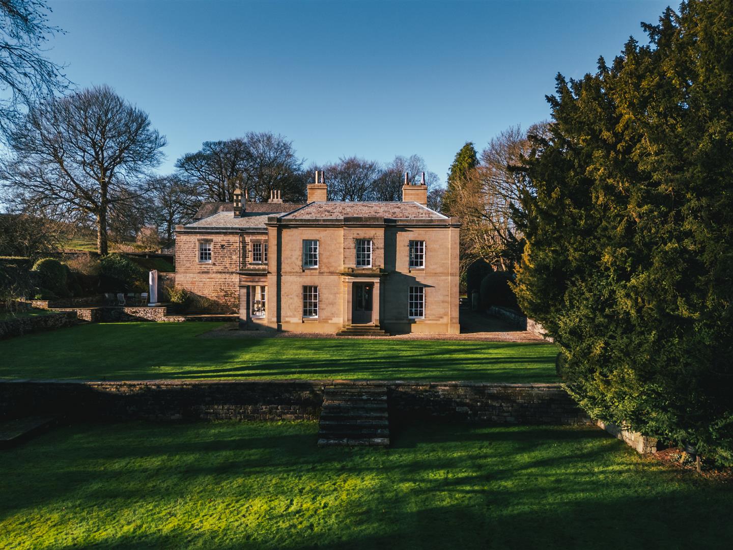 8 bedroom detached house for sale 0