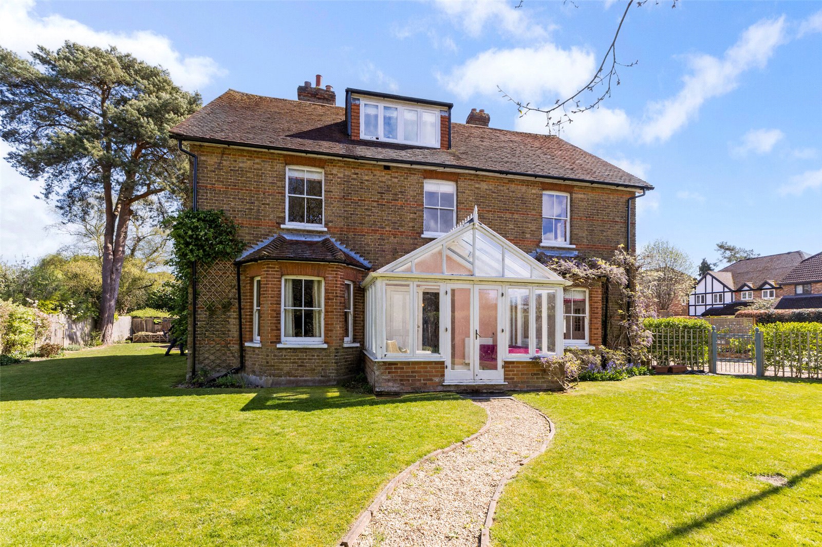 6 bed detached house for sale