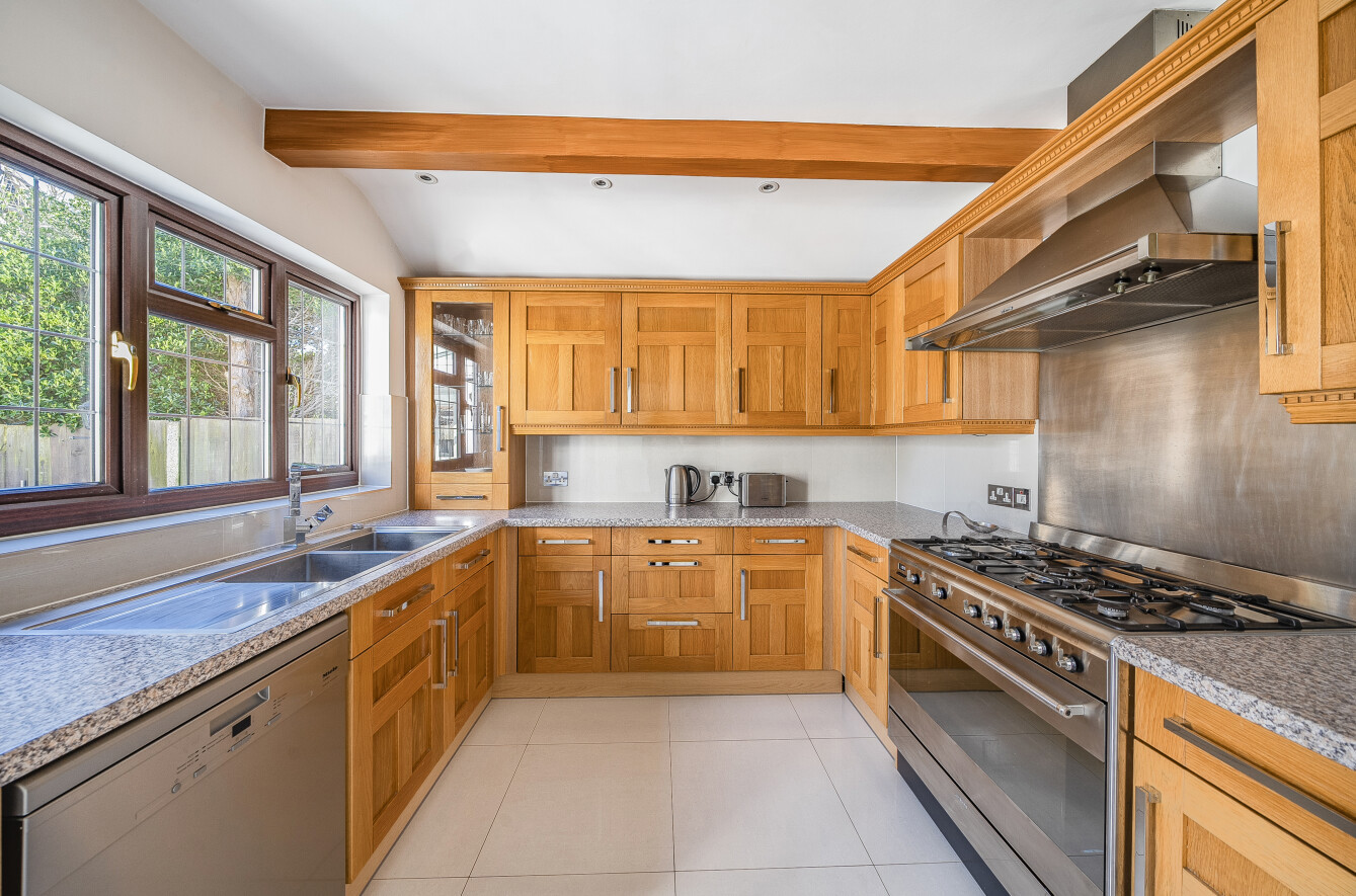 4 bedroom semi-detached house for sale 0