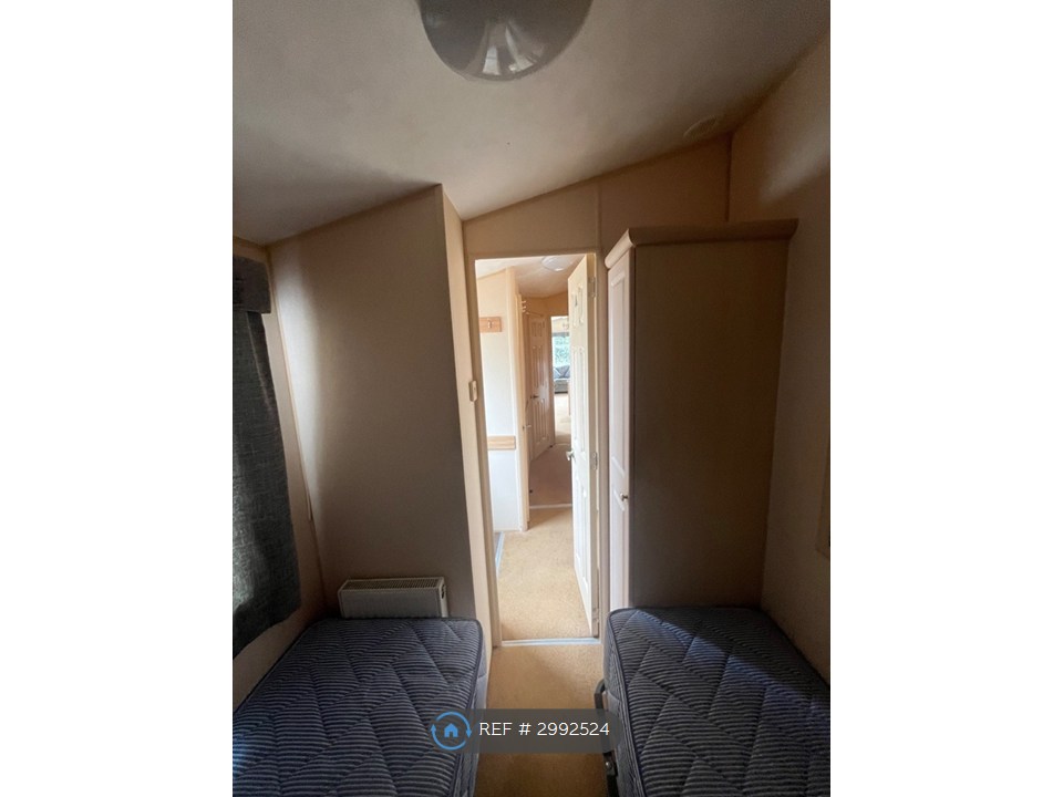 Buckingham Road, Westbury, Brackley photo 4