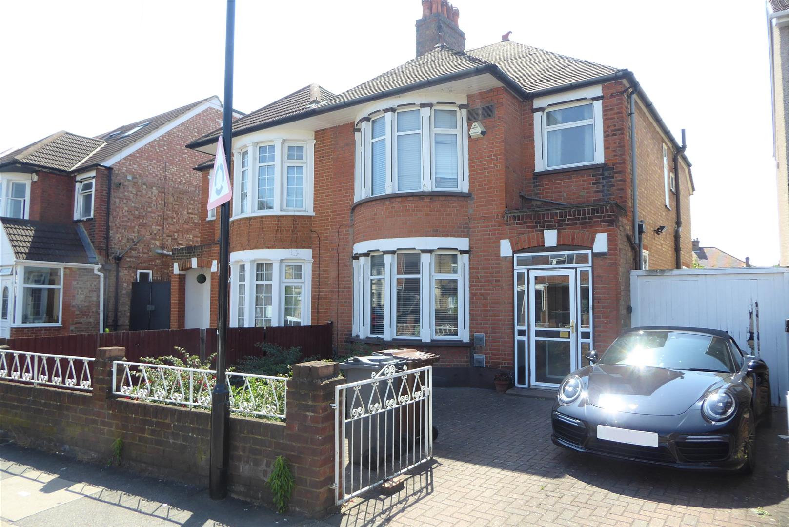 Free property report 46 Hibernia Road, Hounslow, TW3 3RY Chimnie