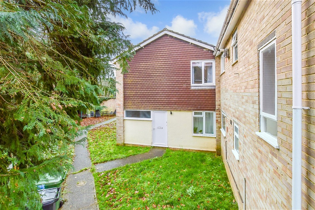 2-bed flat on School Lane, Maidstone, £110,000