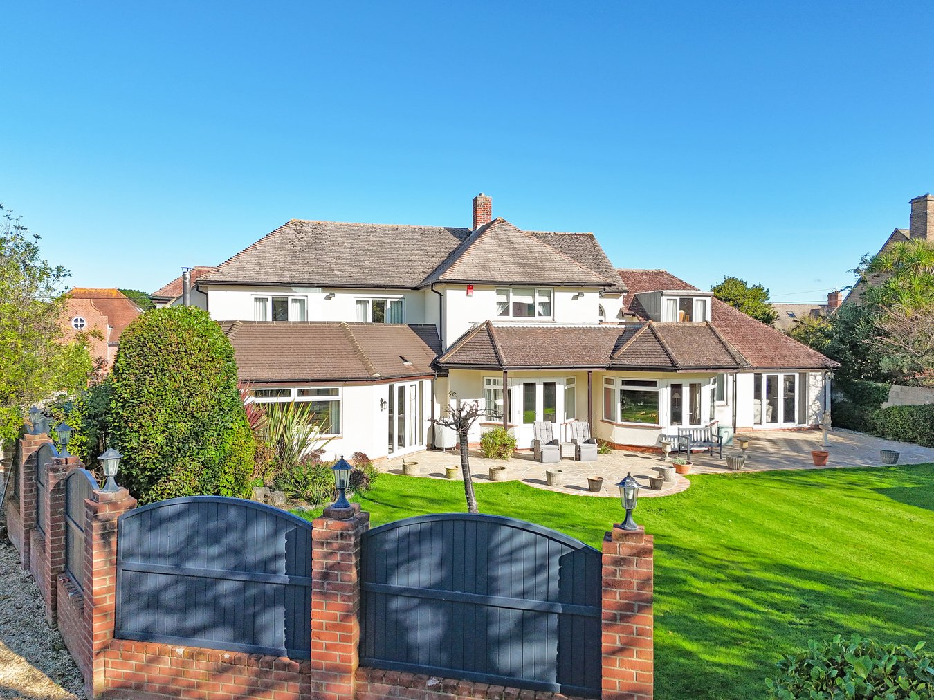 6 bedroom detached house for sale