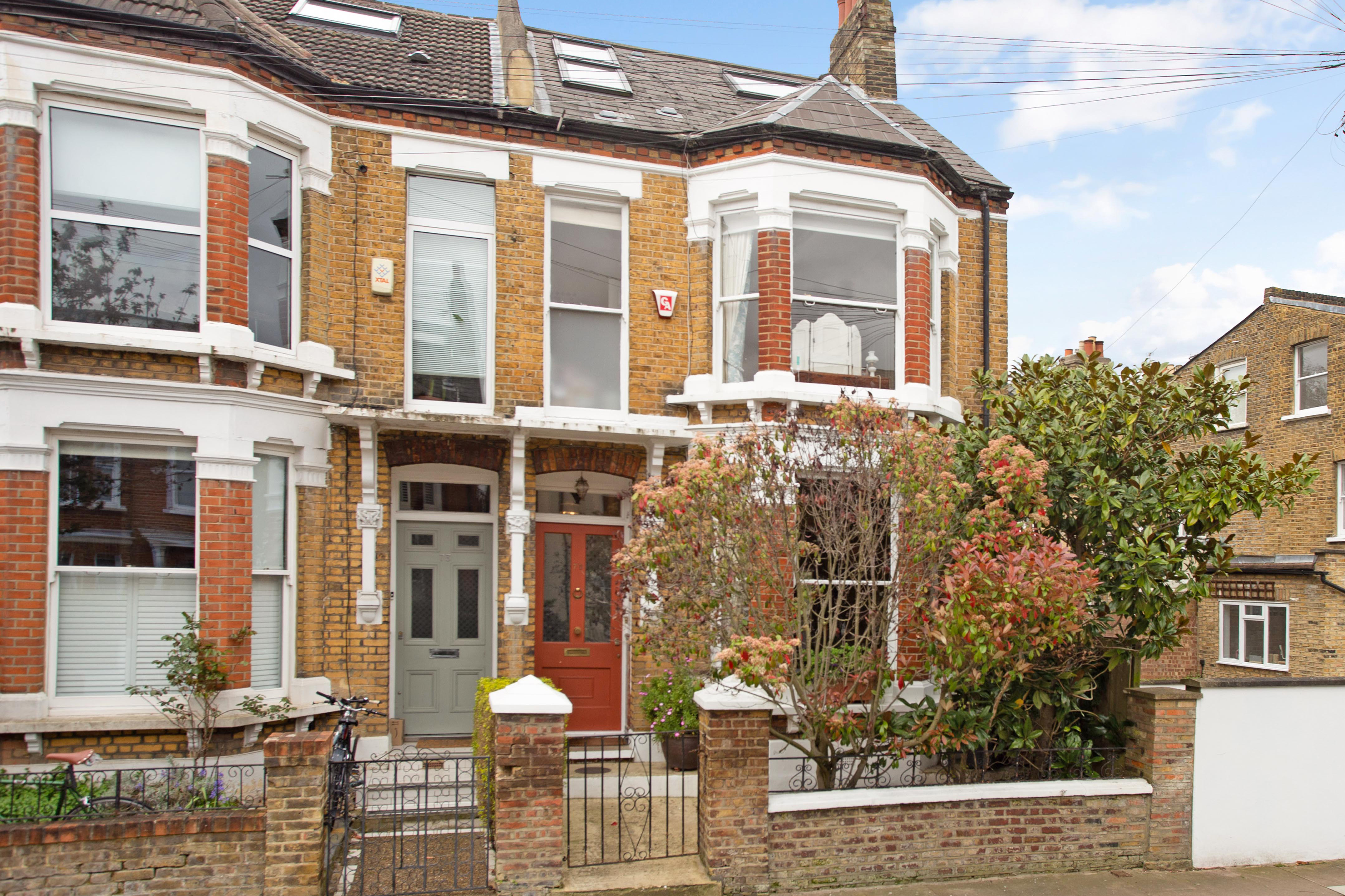 4 bedroom end terrace house for sale