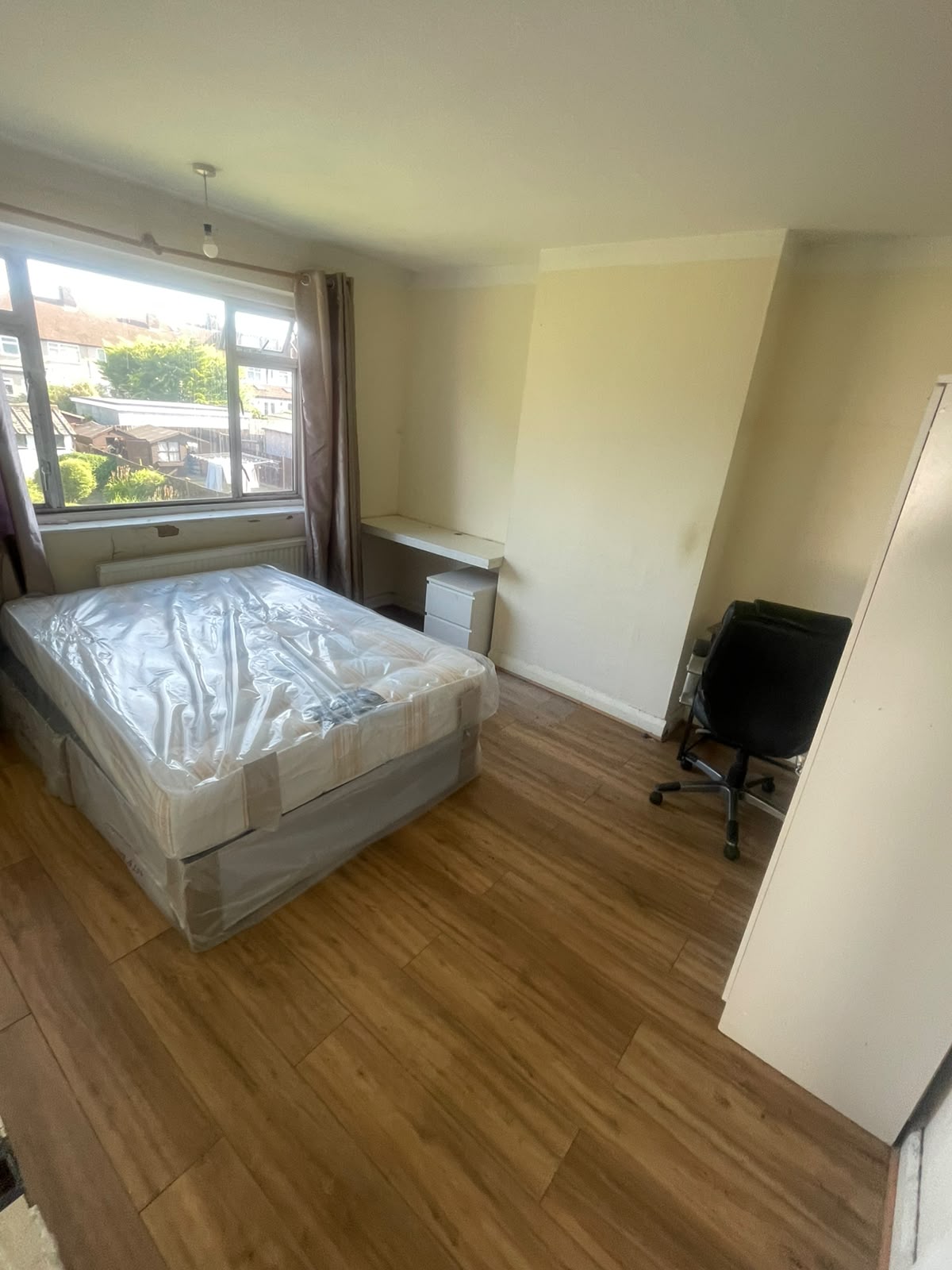 129, Camborne Road, Morden photo 4