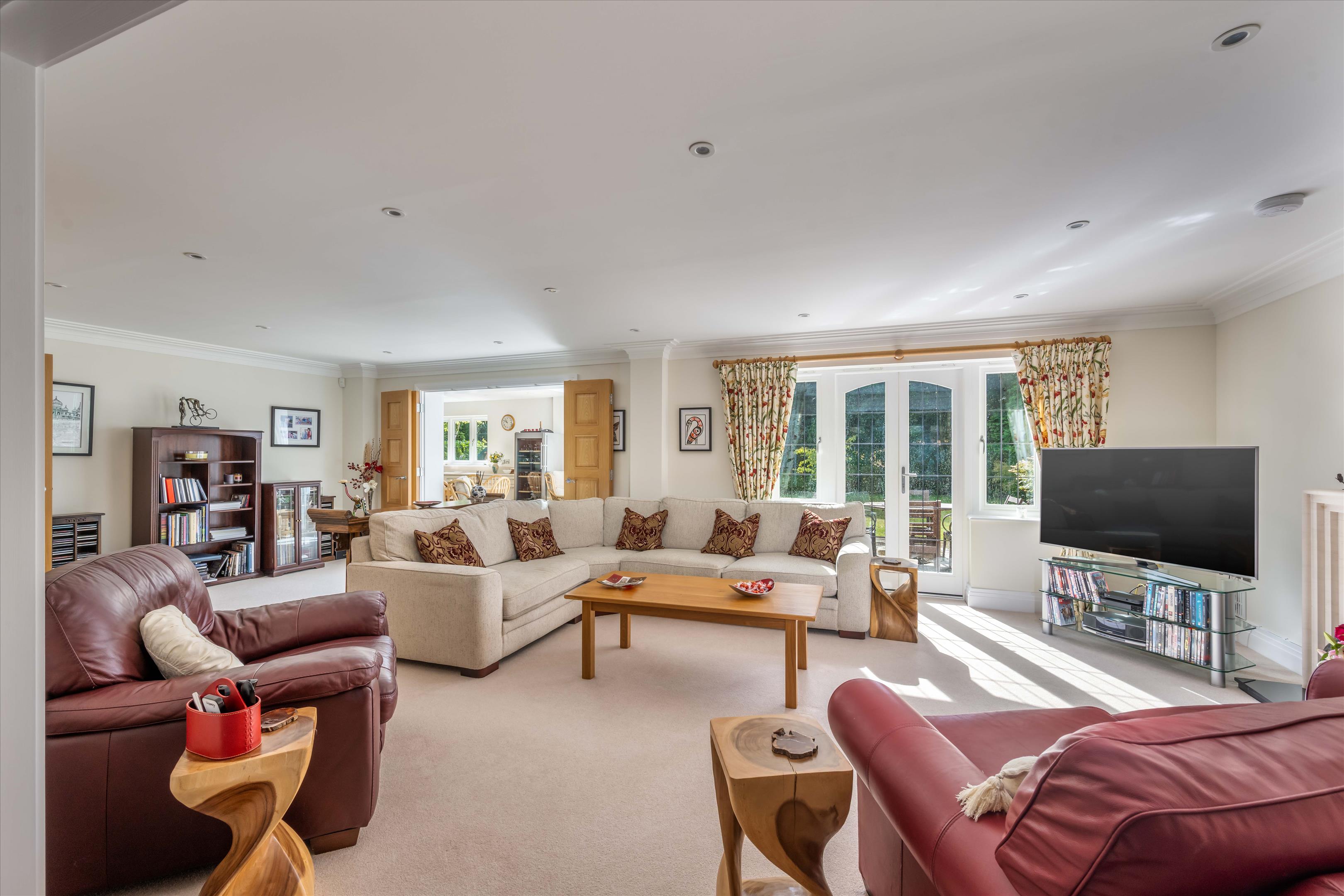 5 bedroom detached house for sale 0