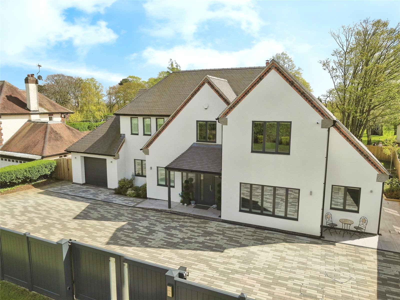 4 bedroom detached house for sale 0