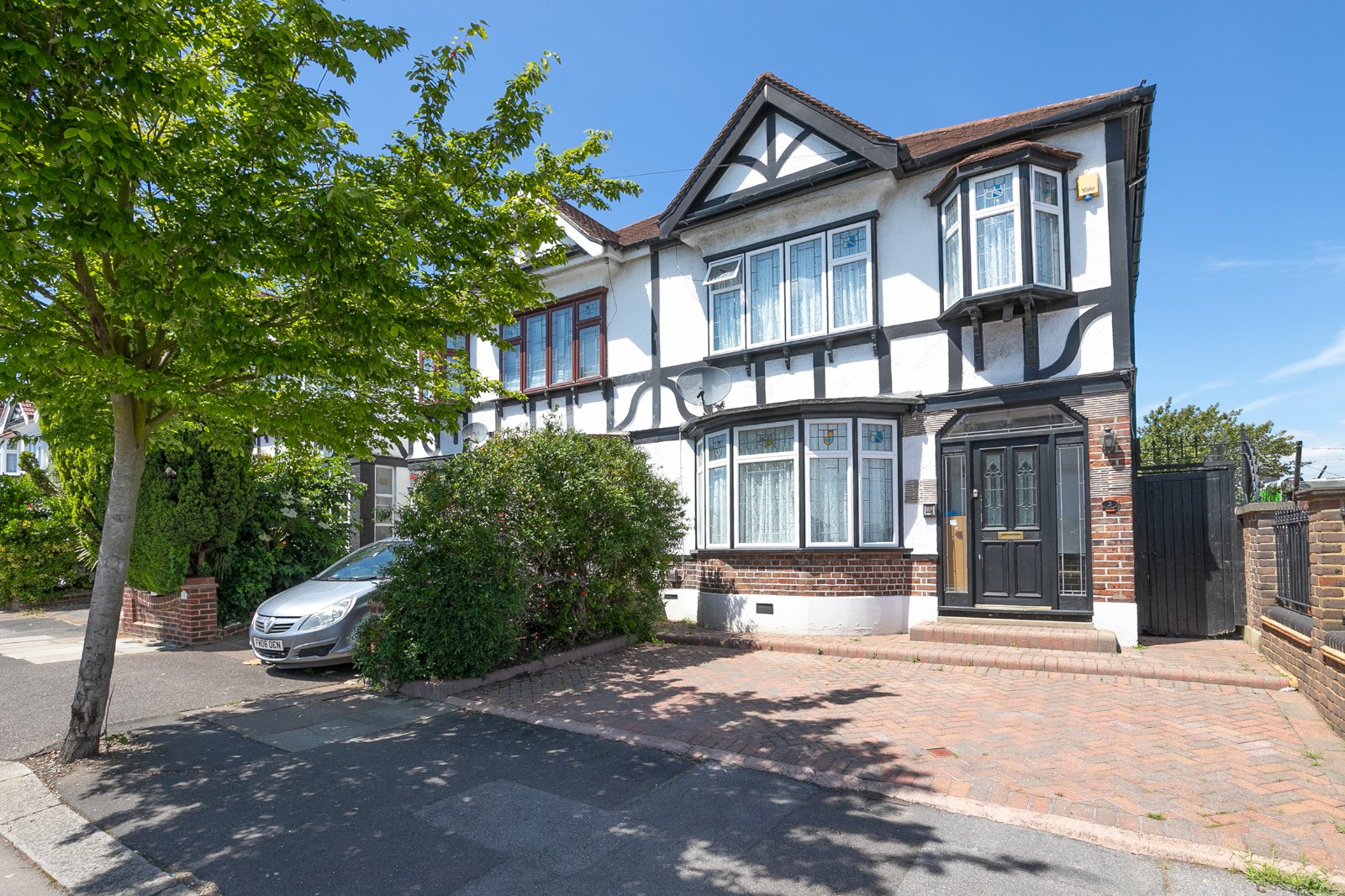 Free property report 2 Cleves Walk, Hainault, Ilford, IG6 2NQ Chimnie