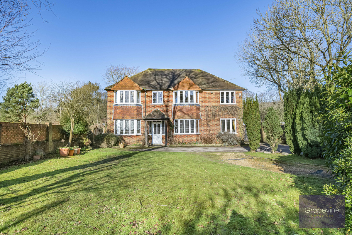 6 bedroom detached house for sale 0