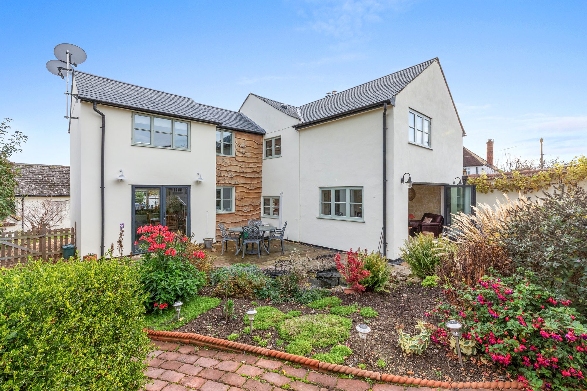 4 bedroom cottage for sale 0