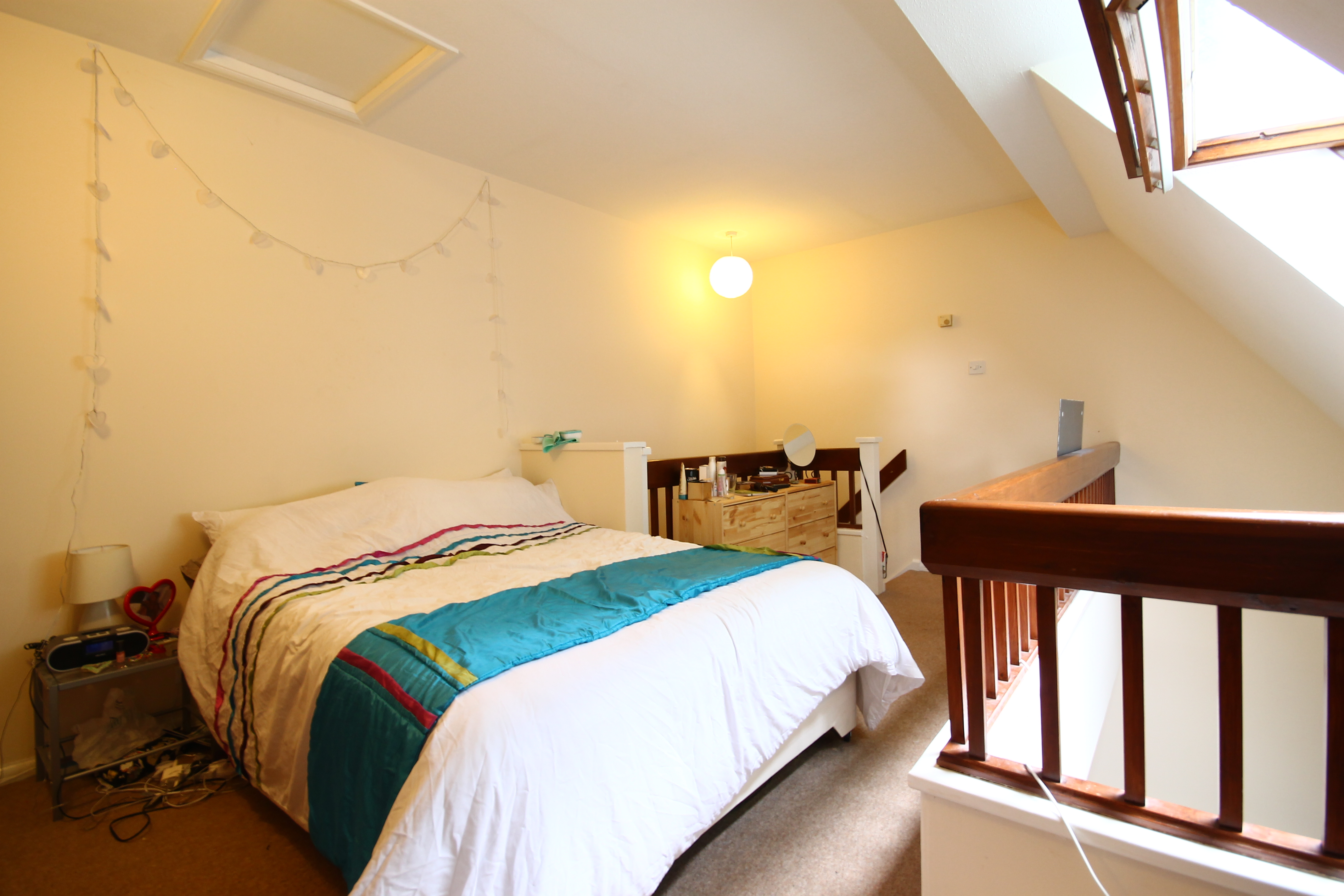 1 Bedrooms Flat to rent in Templecombe Mews, Oriental Road, Woking, Surrey GU22