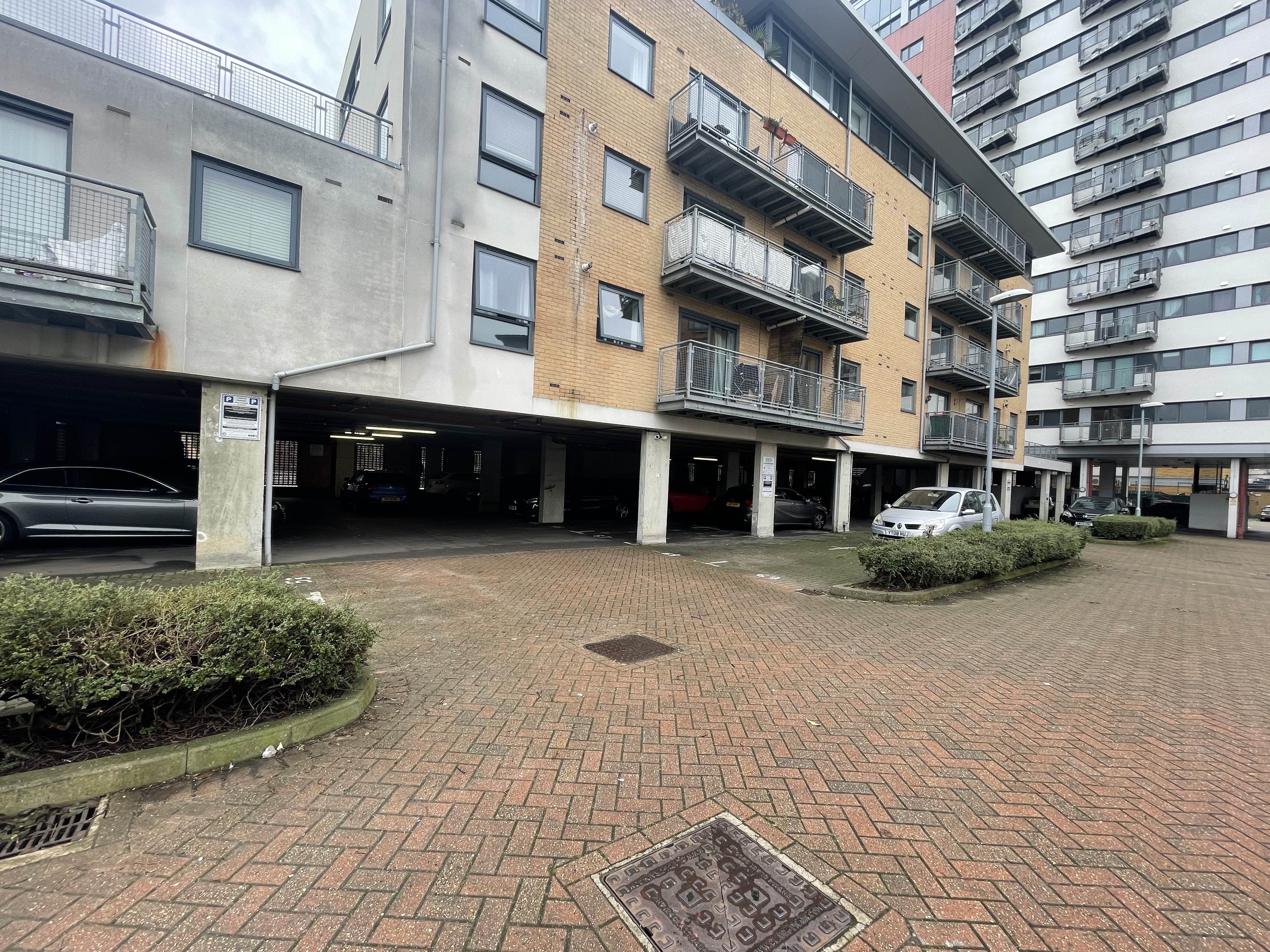 Bay 54 City Gate House, Eastern Avenue, Gants Hill photo 2
