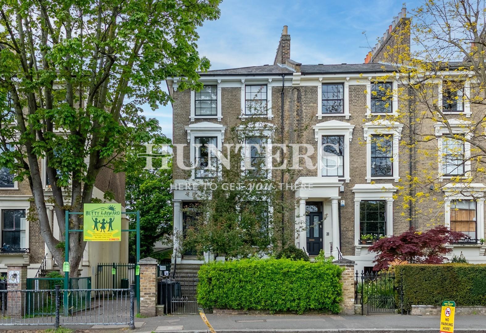 5 bedroom detached house for sale in Reading