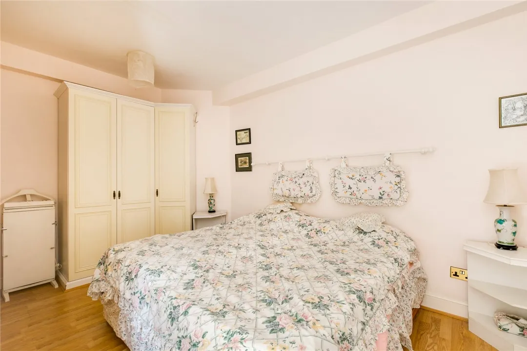 272, London photo 5