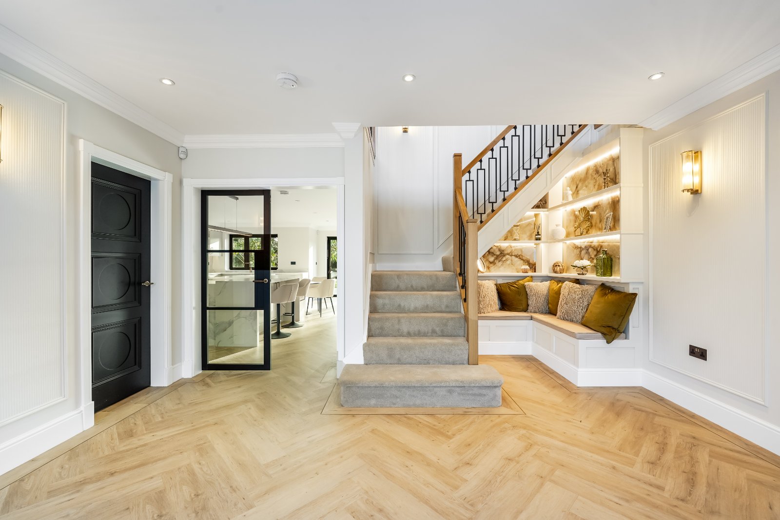 6 bedroom detached house for sale 0