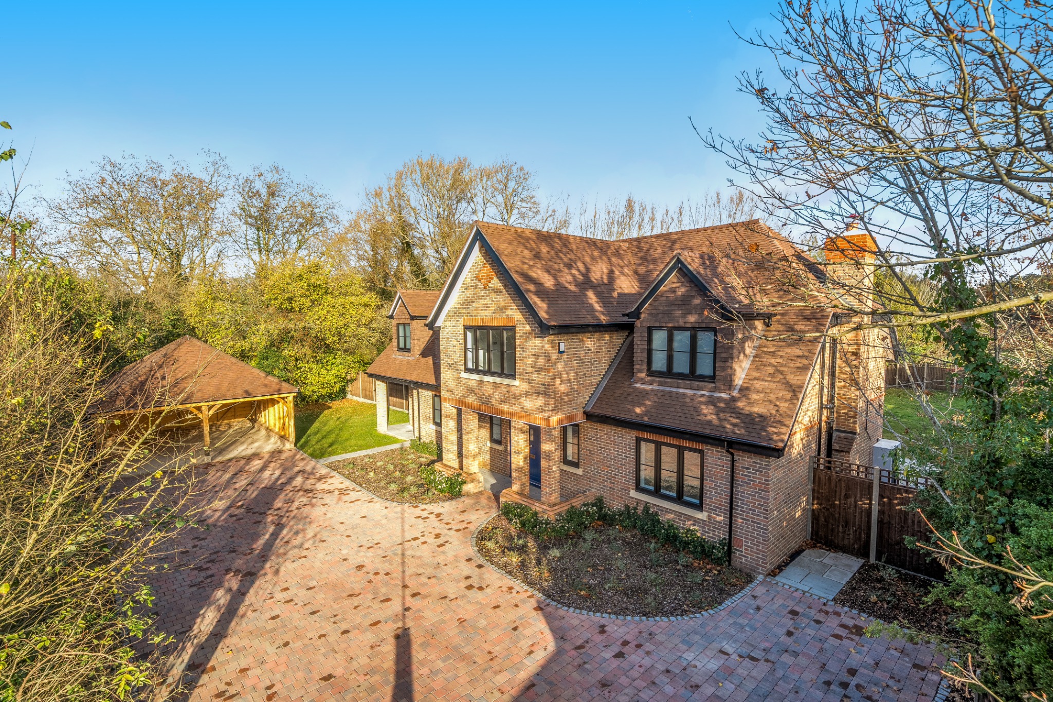 5 bedroom detached house for sale 0