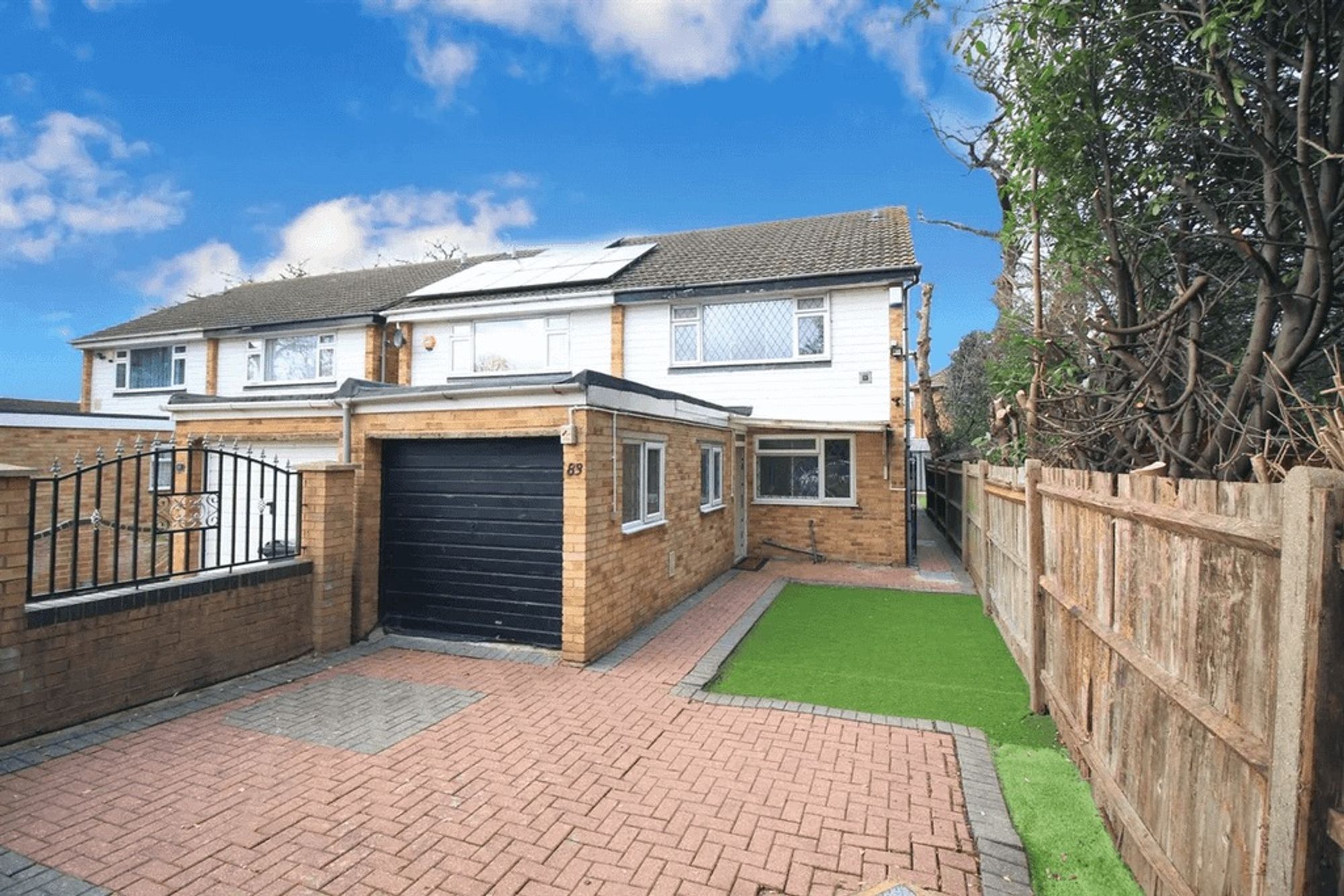 83 Pine Tree Close, Hounslow photo 2