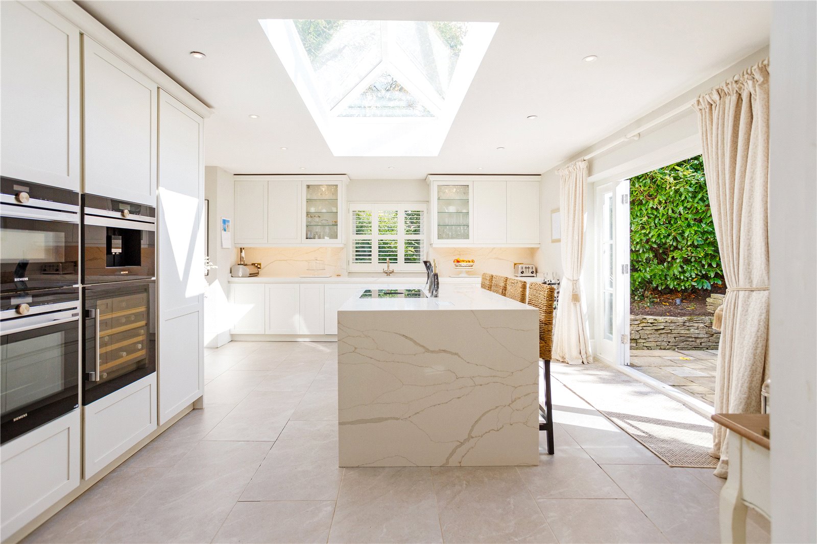 6 bedroom detached house for sale 0